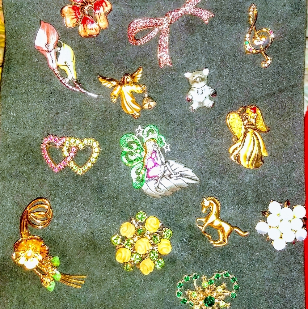 Vintage lot of Brooches